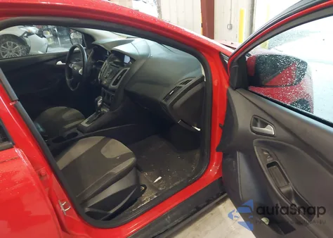 2014 Ford Focus Se z USA, uszkodzony, nr VIN 1FADP3F2XEL368253